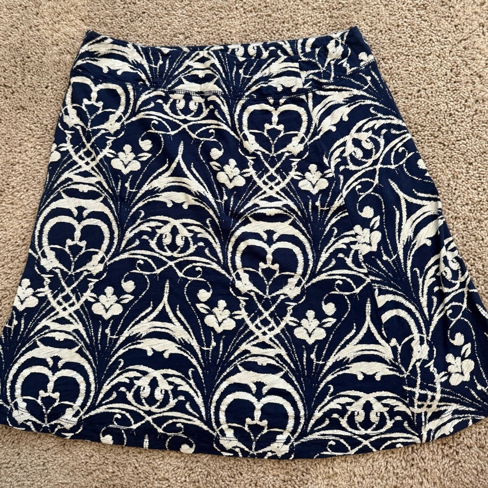 Elegant Navy and White Patterned Skirt